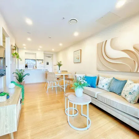 Refreshing Central 2 Bedrooms On Queen St Living